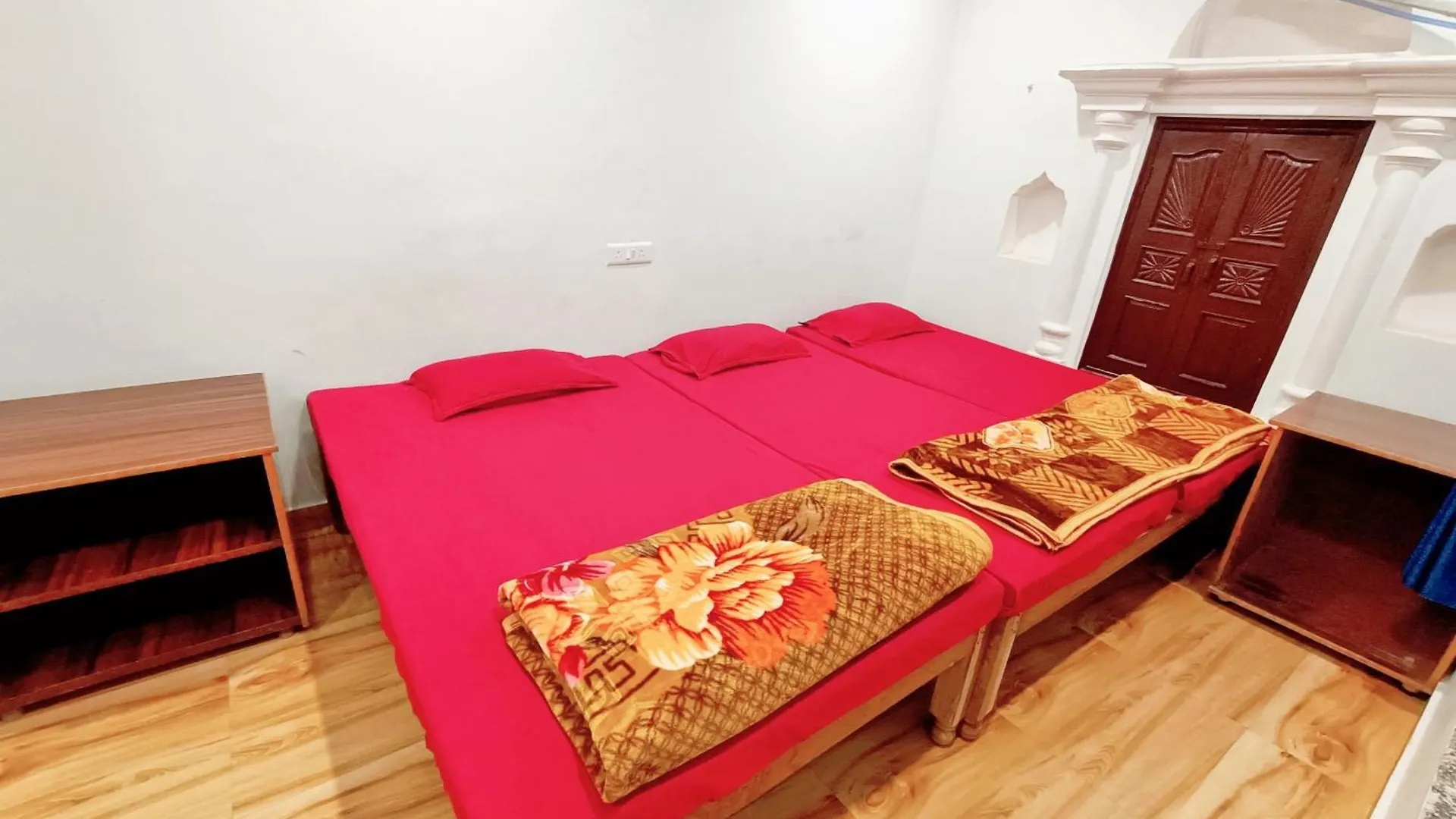 Shri Shri Kashi Vishwanath Guest House Βαρανάσι Ινδία